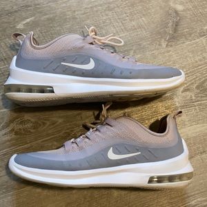 Women’s Nike Air Max Axis